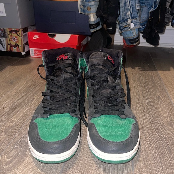Pine Green Jordan 1s - Picture 2 of 3